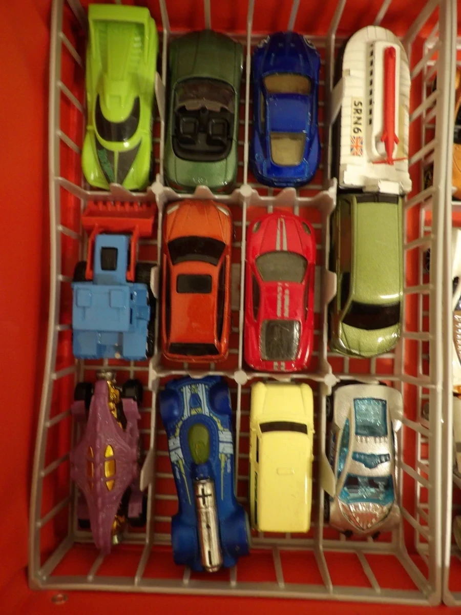 Verzameling speelgoedauto's in Hot Wheels koffer (3) - foto 5