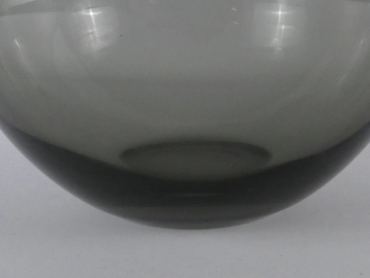 Scandinavische Schaal van Rookglas – Handgesigneerd - foto 2