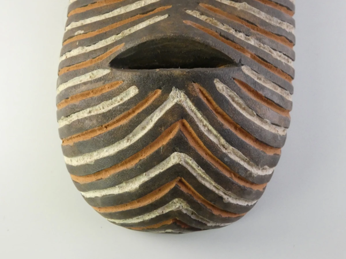 Decoratief Afrikaans houten masker - foto 10
