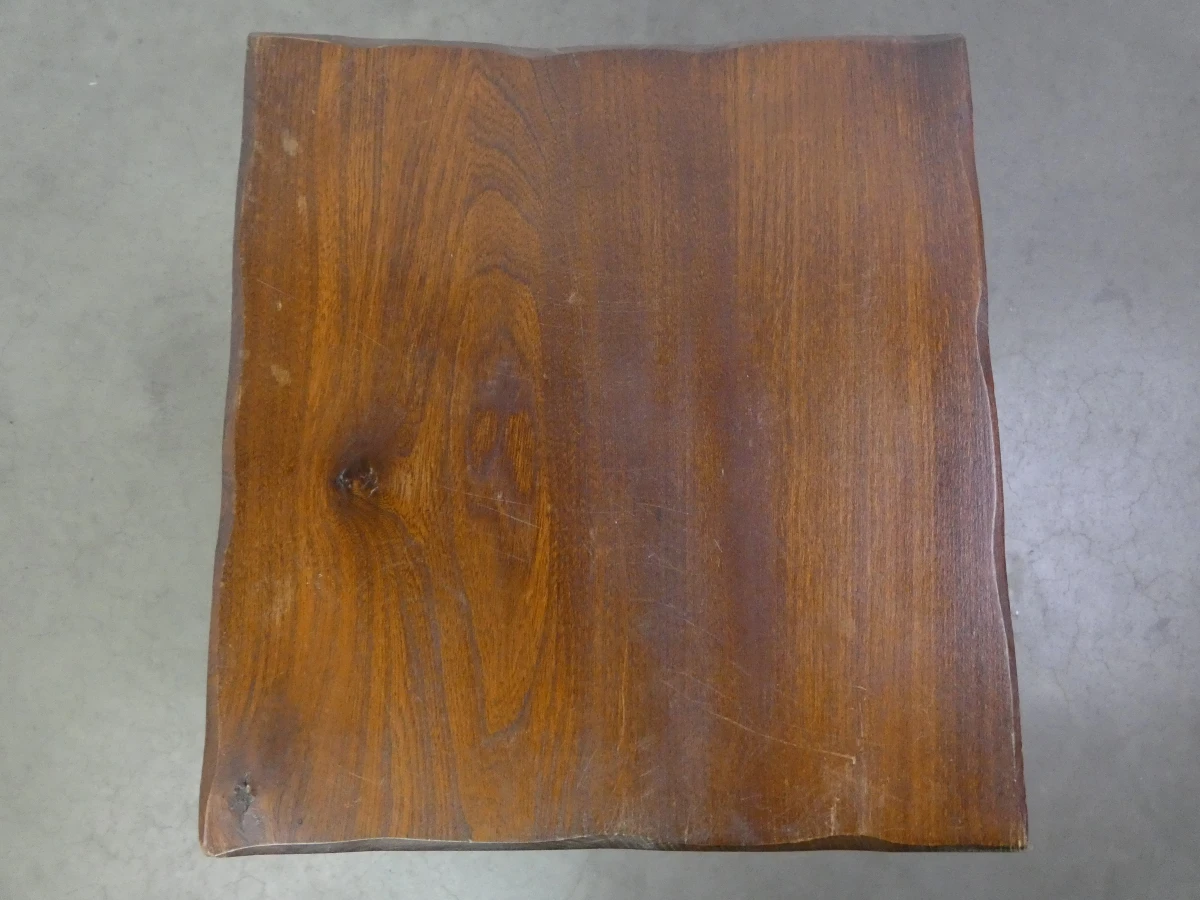 Houten bijzettafel/kruk met natuurlijke takkenpoten - foto 2
