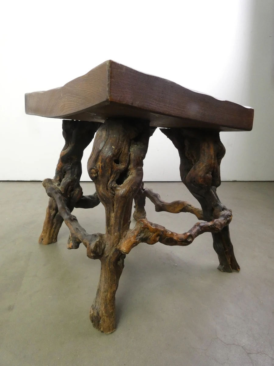 Houten bijzettafel/kruk met natuurlijke takkenpoten - foto 5