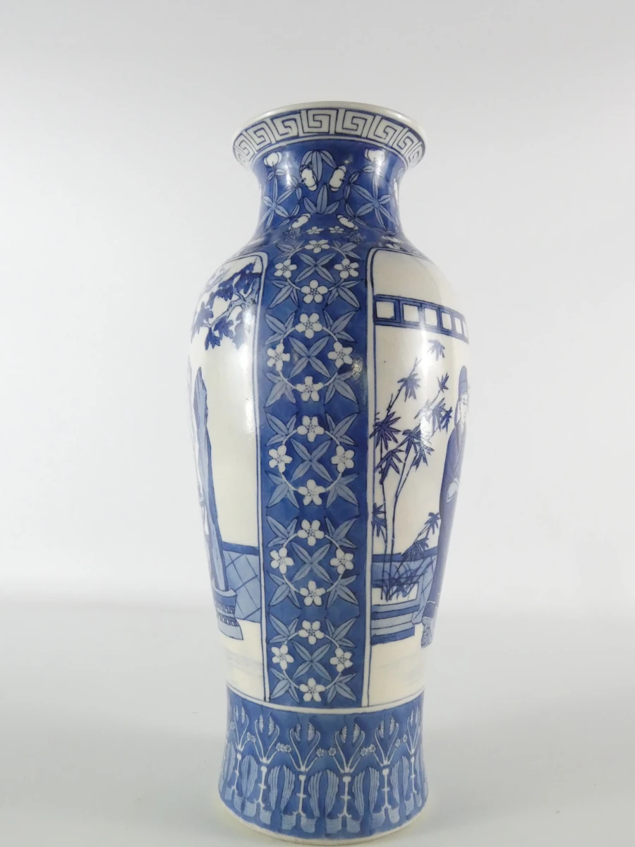 Chinese Blauw-Witte Porseleinen Vaas met rijkelijk gedecoreerde scènes - foto 3