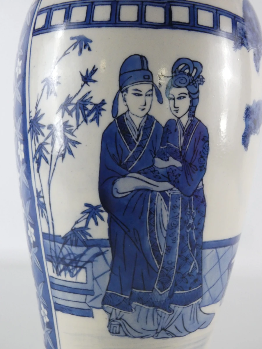 Chinese Blauw-Witte Porseleinen Vaas met rijkelijk gedecoreerde scènes - foto 13