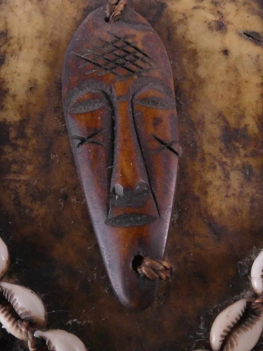 Lot van 4 decoratieve maskers met messchede in etnische stijl - foto 18