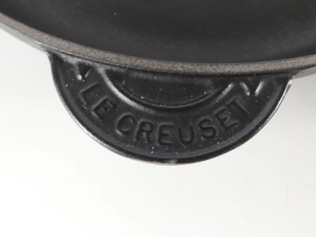 Set van 2 gietijzeren Le Creuset koekenpannen met houten handvatten - foto 4