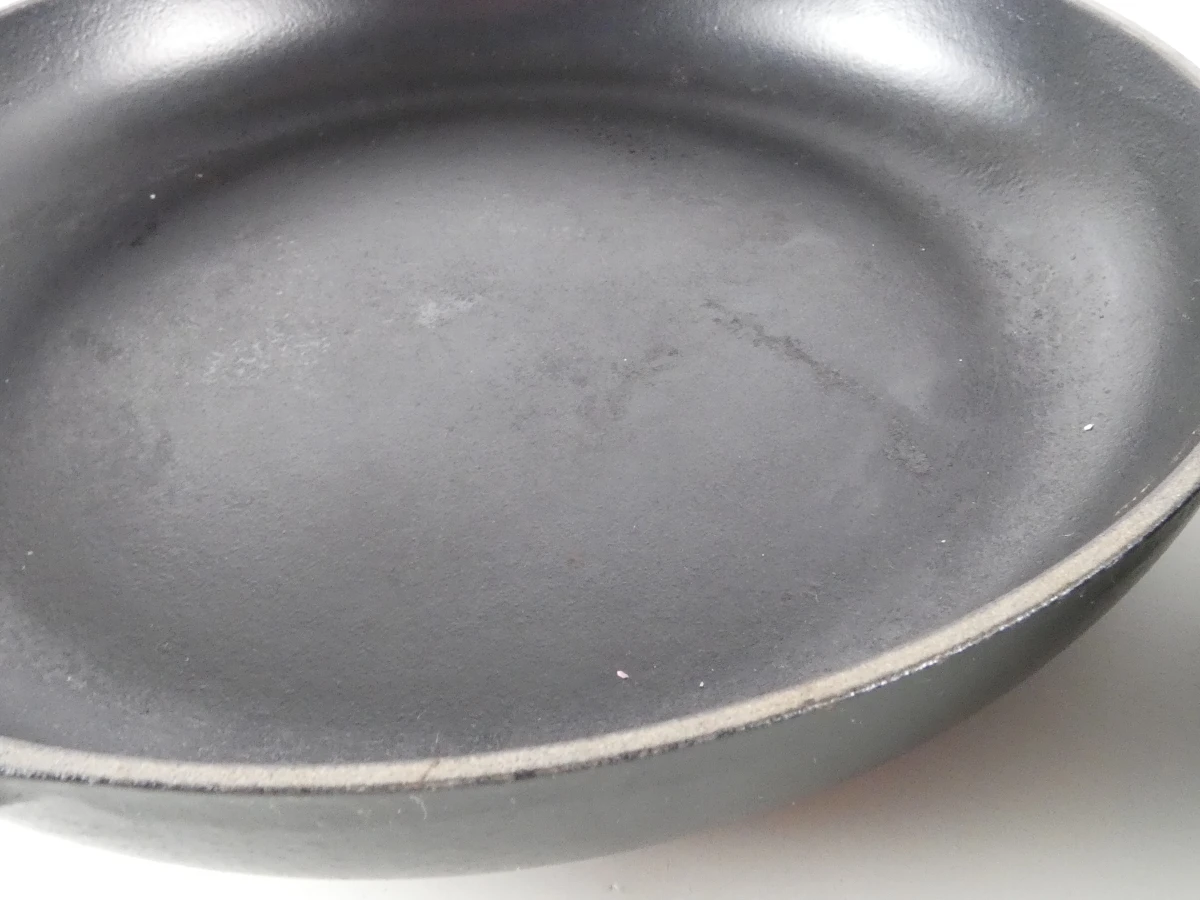 Set van 2 gietijzeren Le Creuset koekenpannen met houten handvatten - foto 6