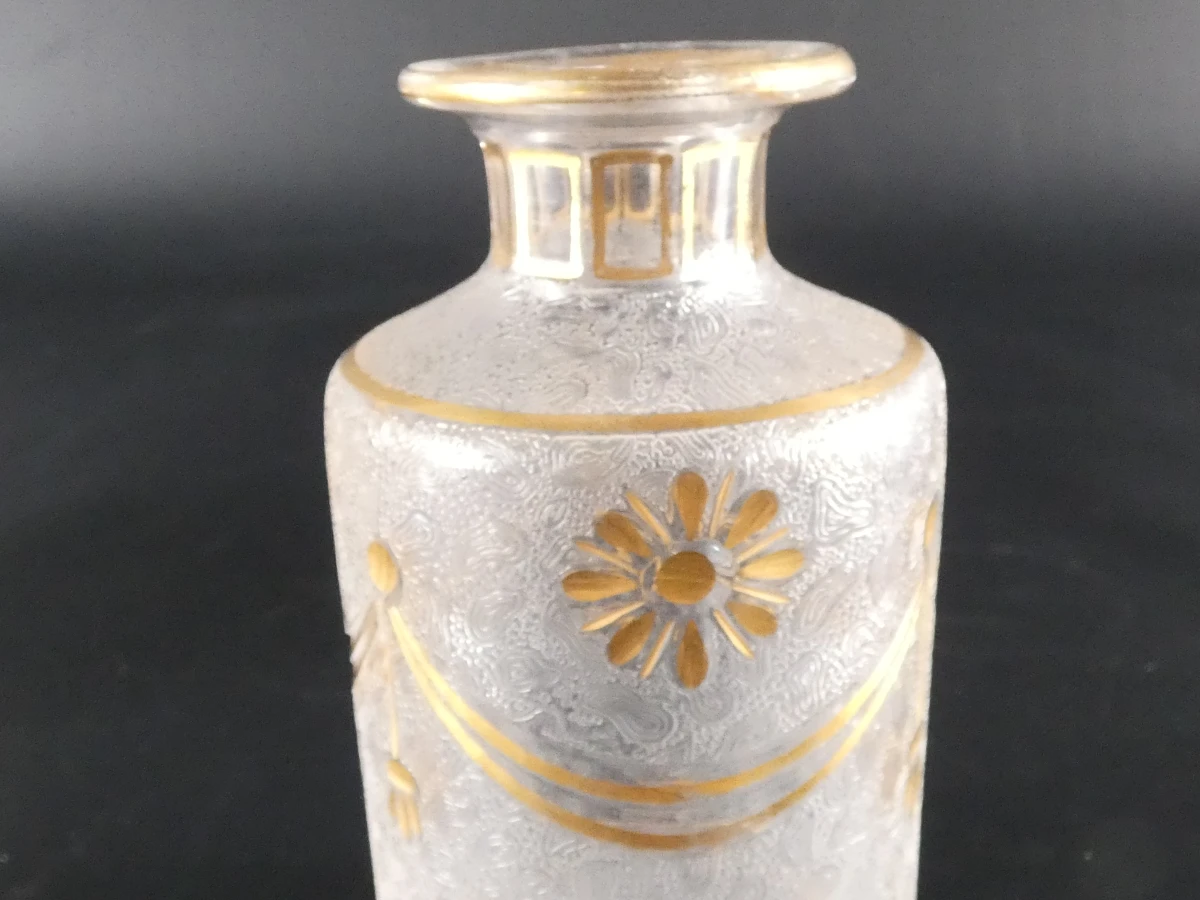 Set van 2 vintage glazen karaffen met goudkleurige decoratie - foto 10