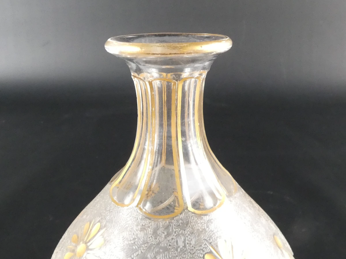Set van 2 vintage glazen karaffen met goudkleurige decoratie - foto 14