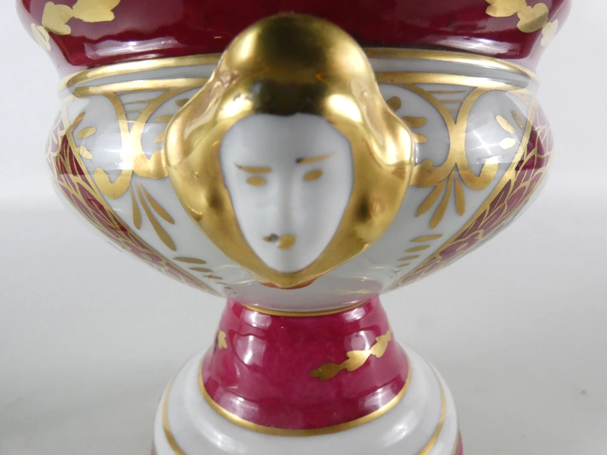 Klassieke porseleinen dekselpot met gouden accenten - foto 8