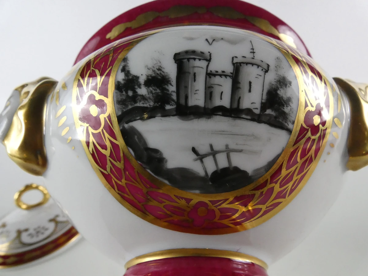 Klassieke porseleinen dekselpot met gouden accenten - foto 10