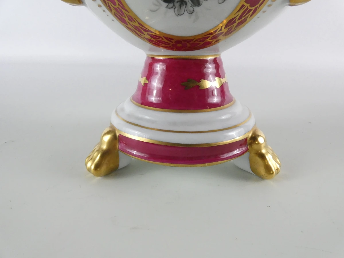 Klassieke porseleinen dekselpot met gouden accenten - foto 14