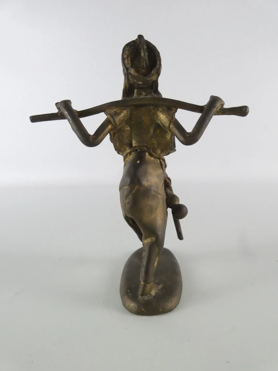 Bronzen beeldje van werkman met stok - foto 2