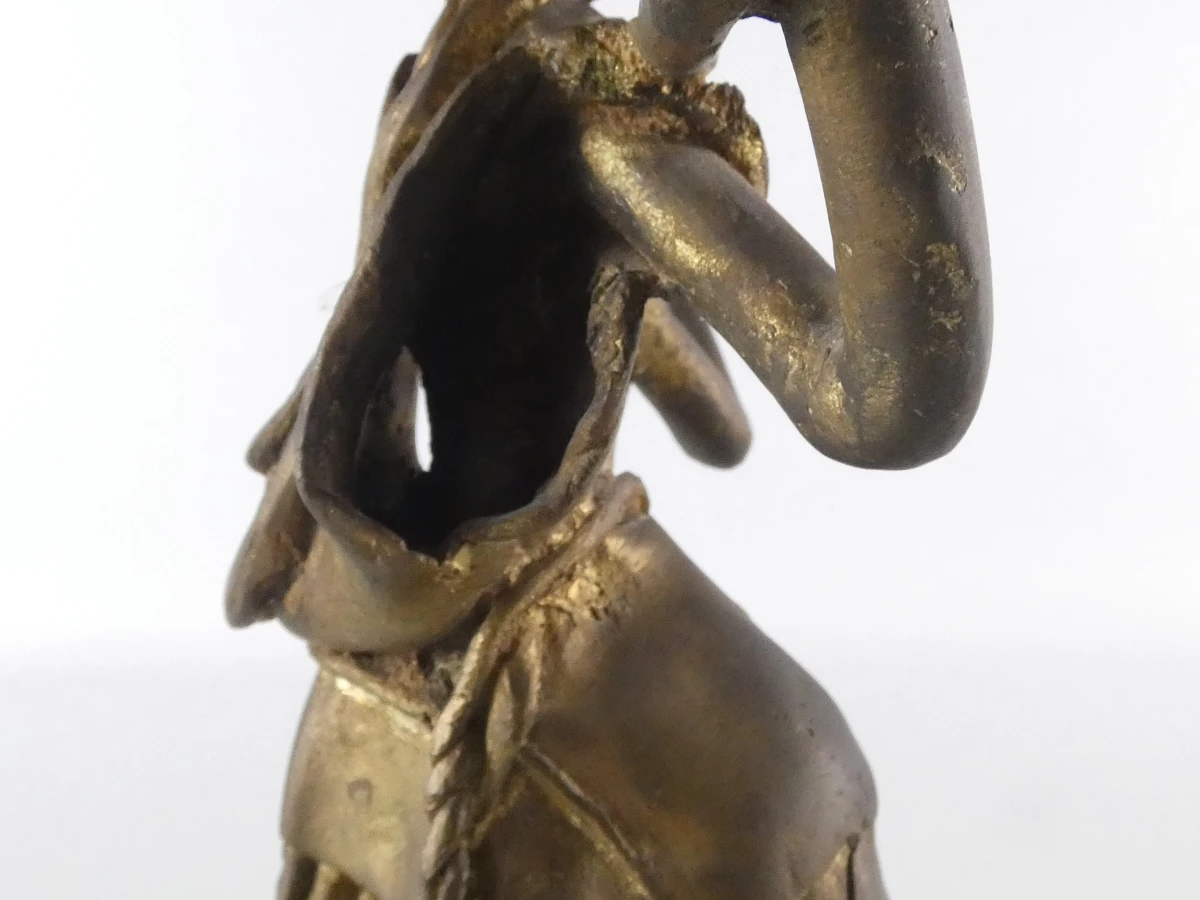 Bronzen beeldje van werkman met stok - foto 8