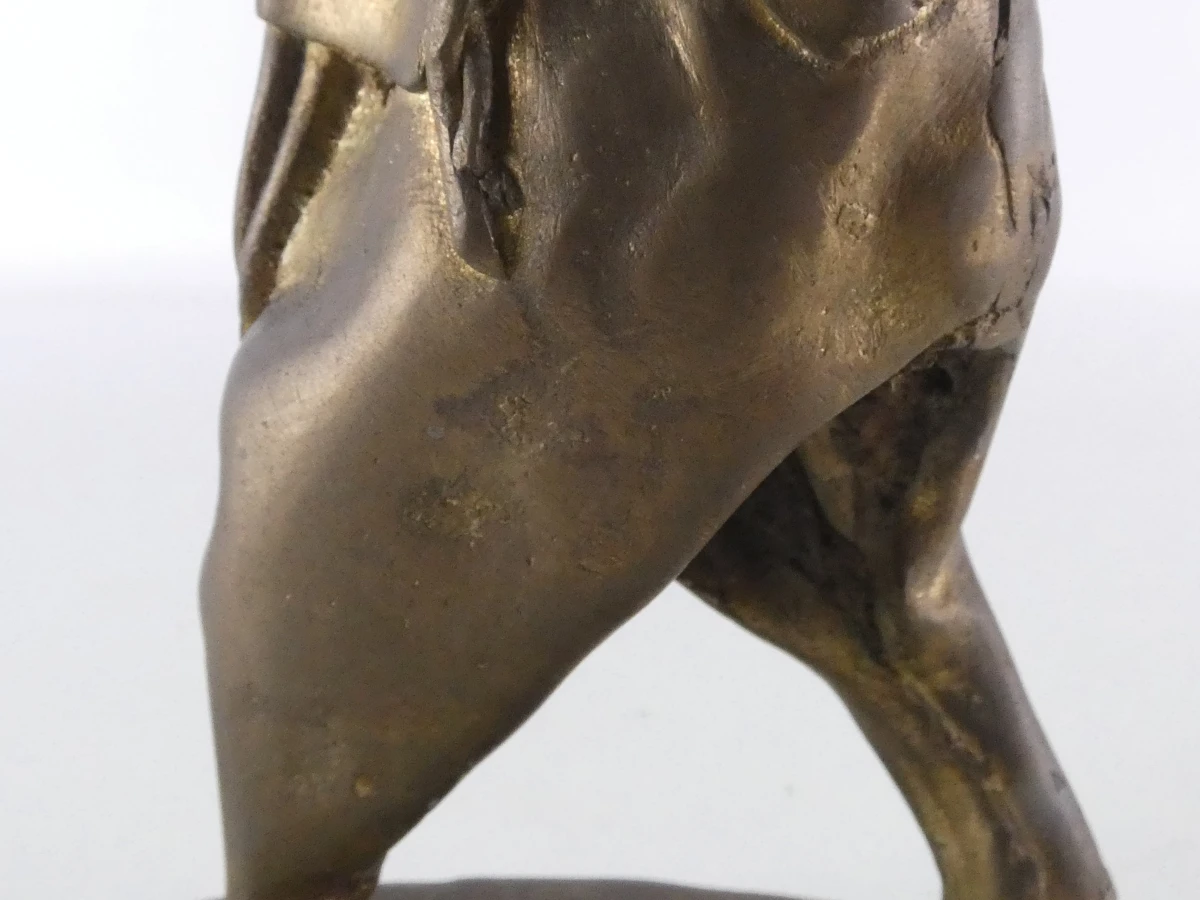 Bronzen beeldje van werkman met stok - foto 9
