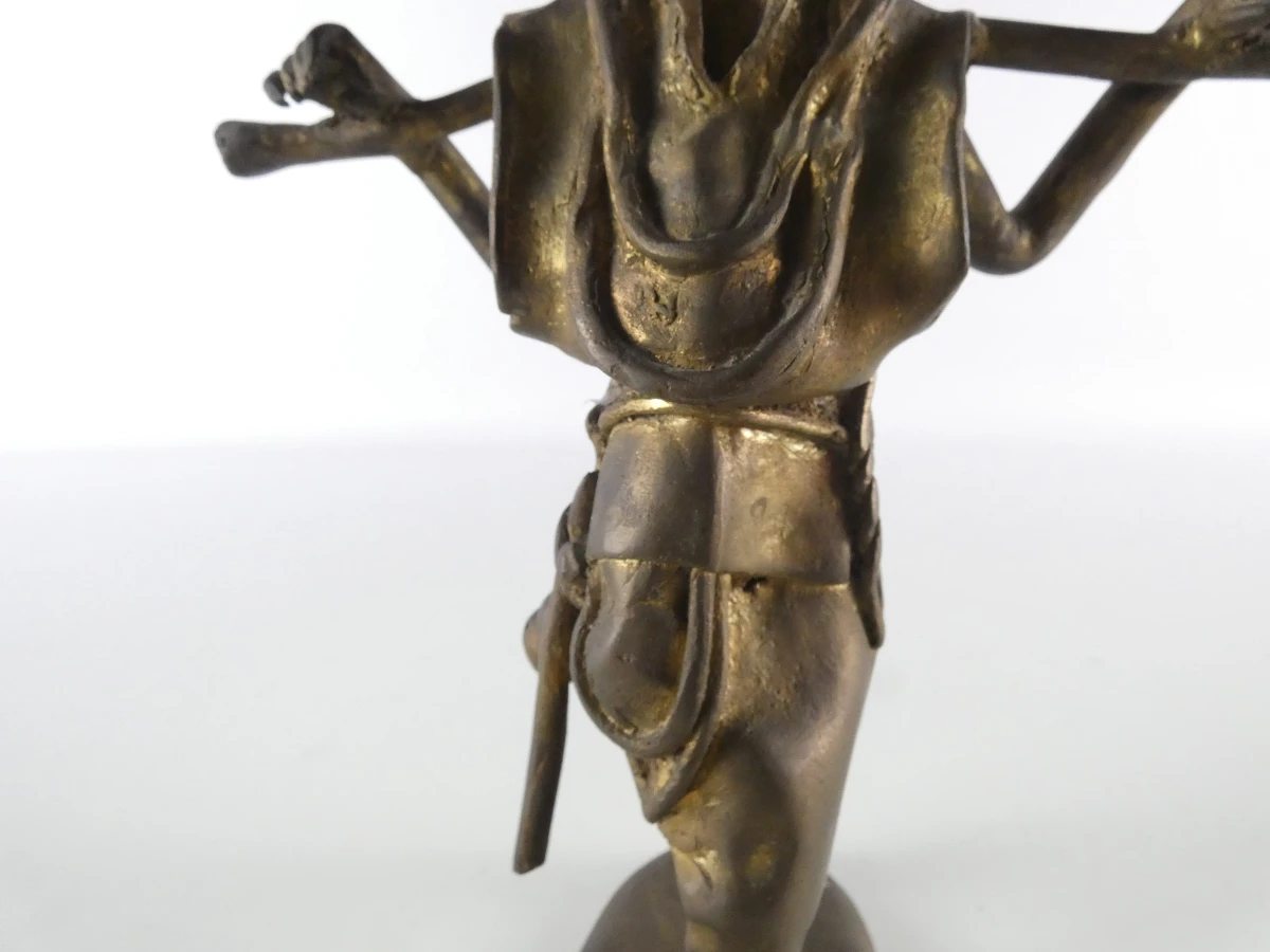 Bronzen beeldje van werkman met stok - foto 14