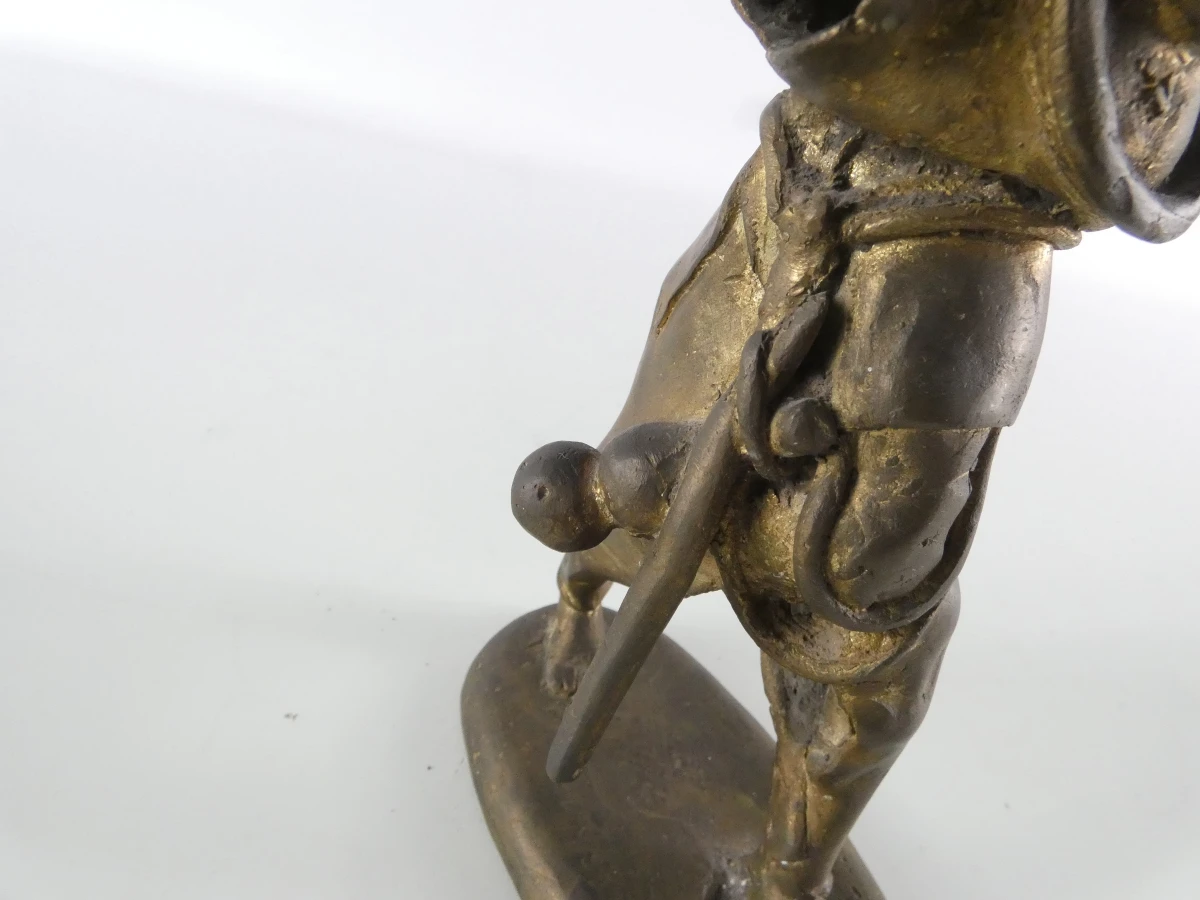 Bronzen beeldje van werkman met stok - foto 15