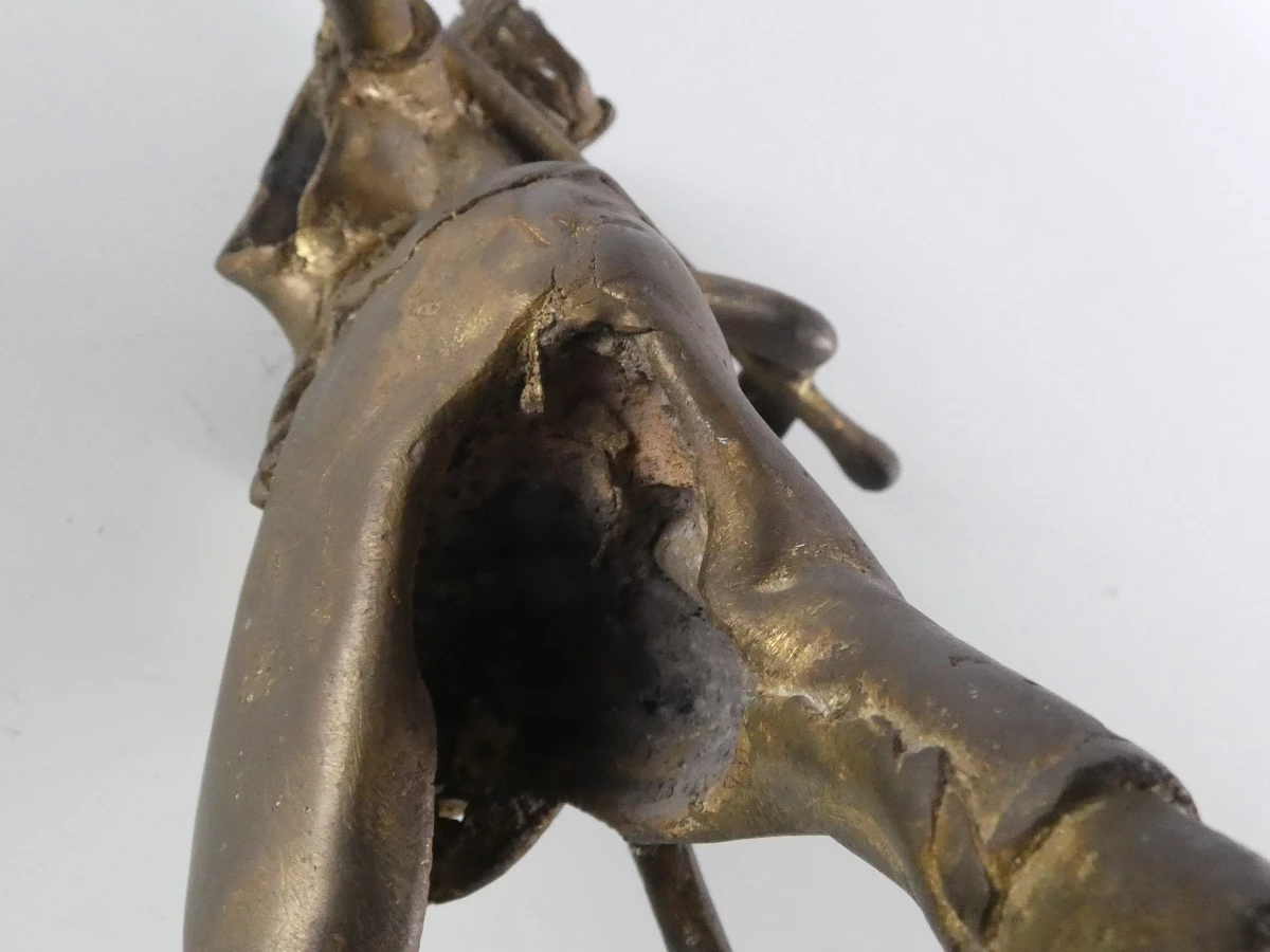 Bronzen beeldje van werkman met stok - foto 17