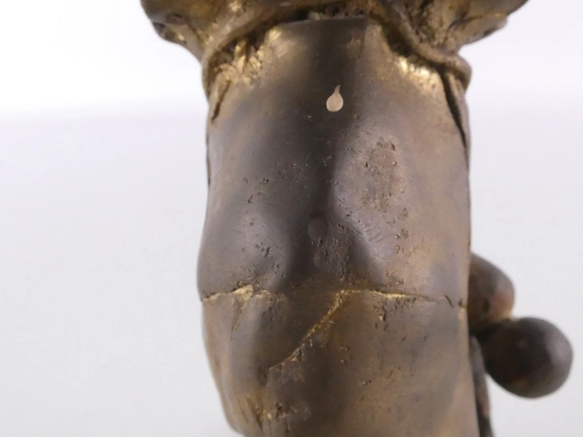 Bronzen beeldje van werkman met stok - foto 18