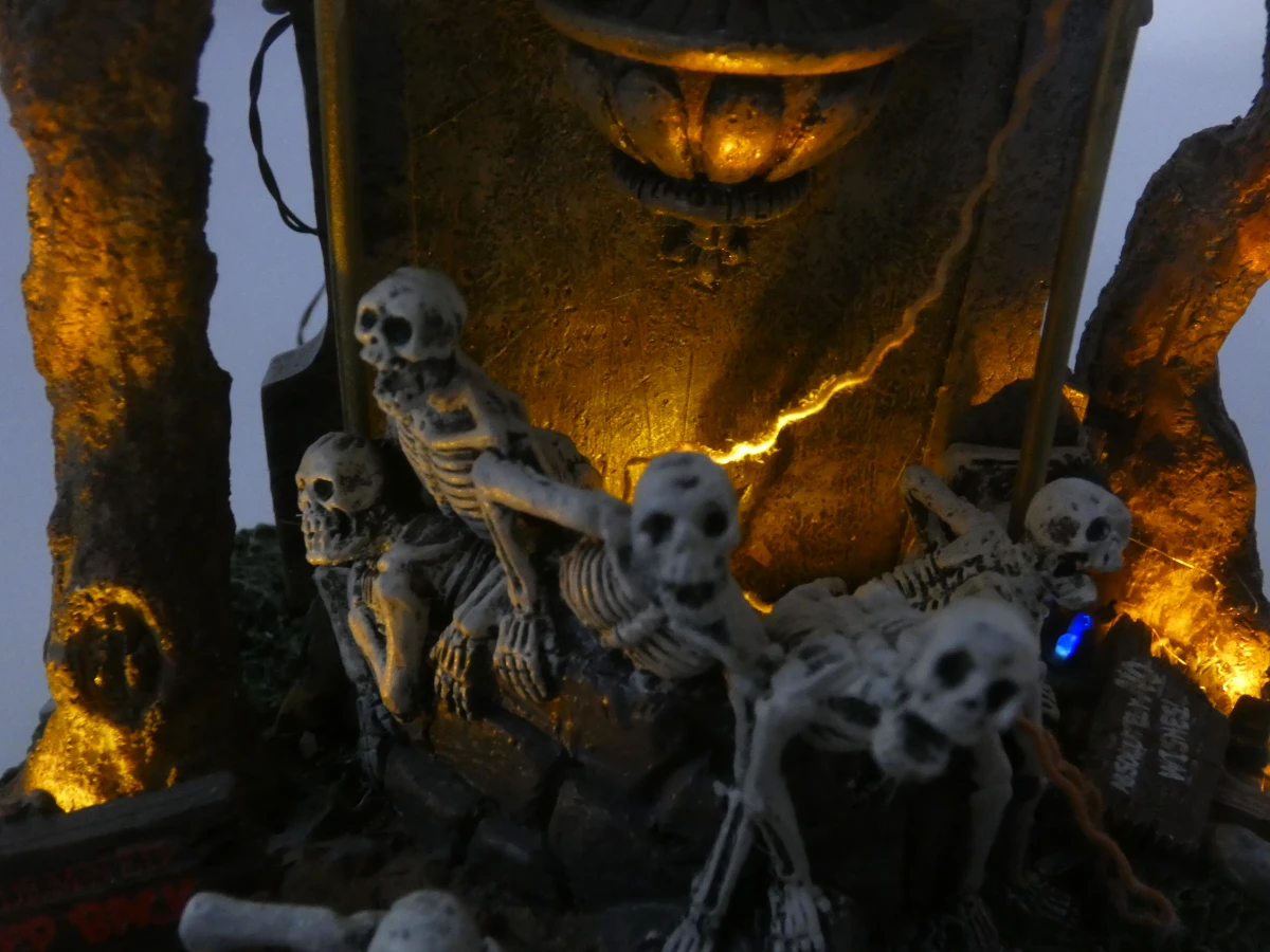Lemax Spooky Town – Transylvania Transport Co. & Spooky Graveyard (Met Doos) - foto 5