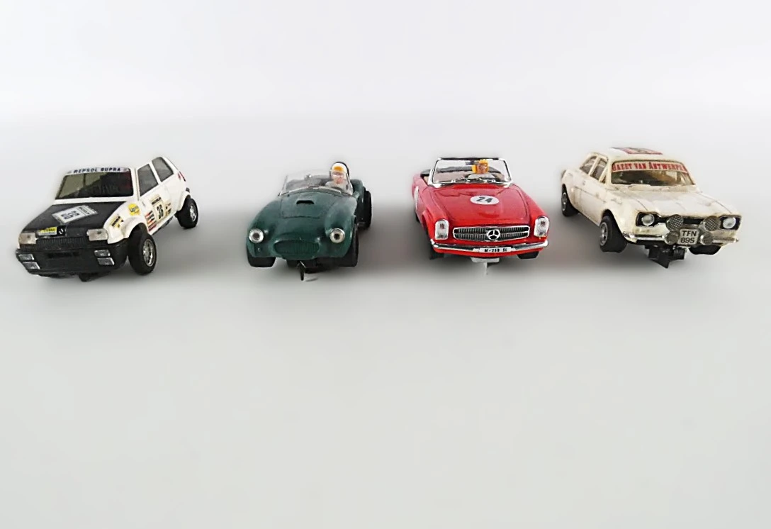 Set van 4 vintage Scalextric racebaanauto’s met vitrineboxen - foto 2