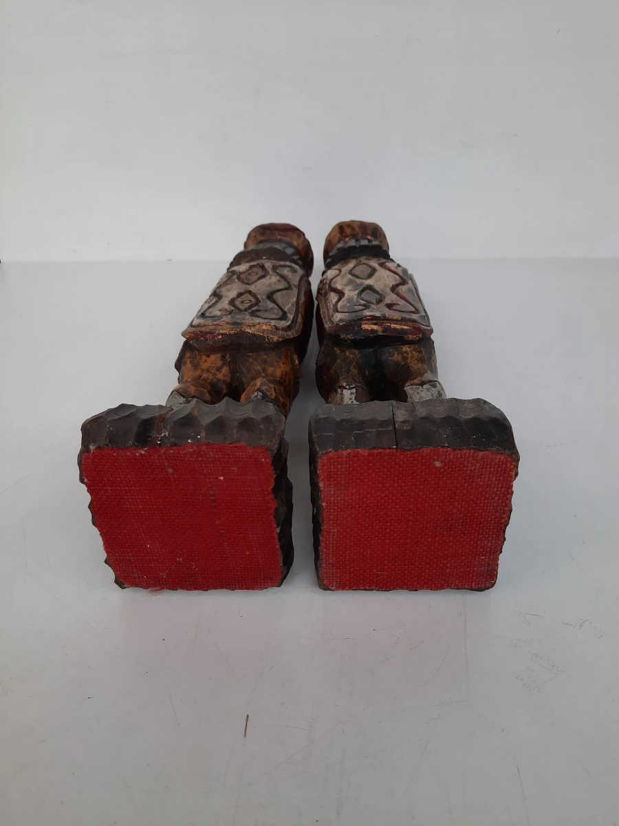 Paar Vintage / Antiek Stijl Houten Beelden – Handgesneden Wachters met Scepter