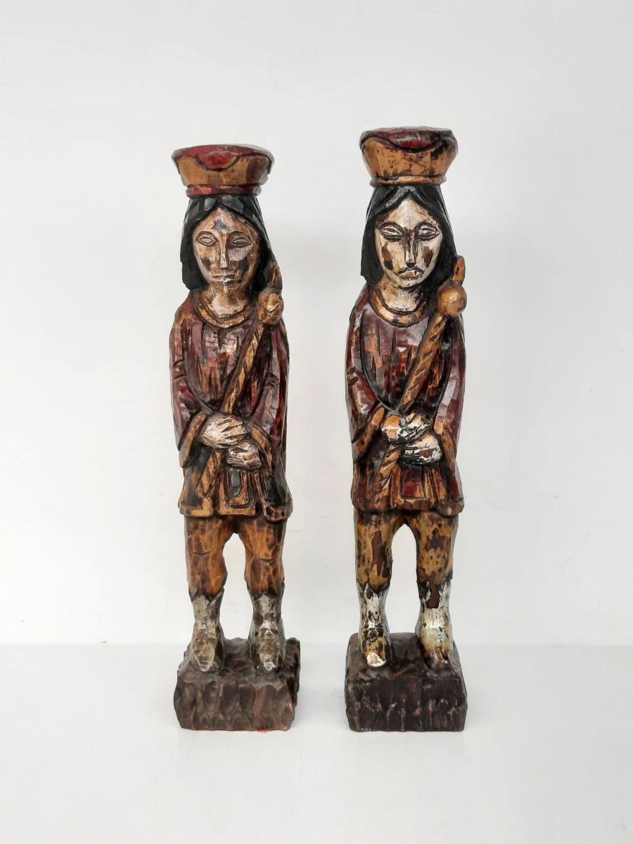 Paar Vintage / Antiek Stijl Houten Beelden – Handgesneden Wachters met Scepter