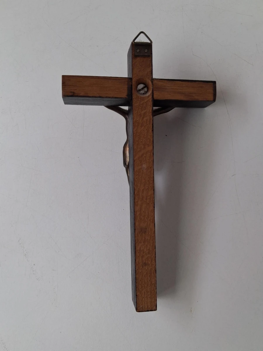 Veronese design crucifix