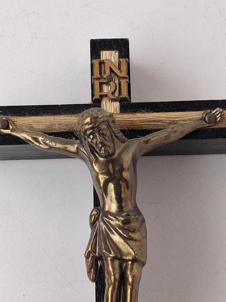 Veronese design crucifix