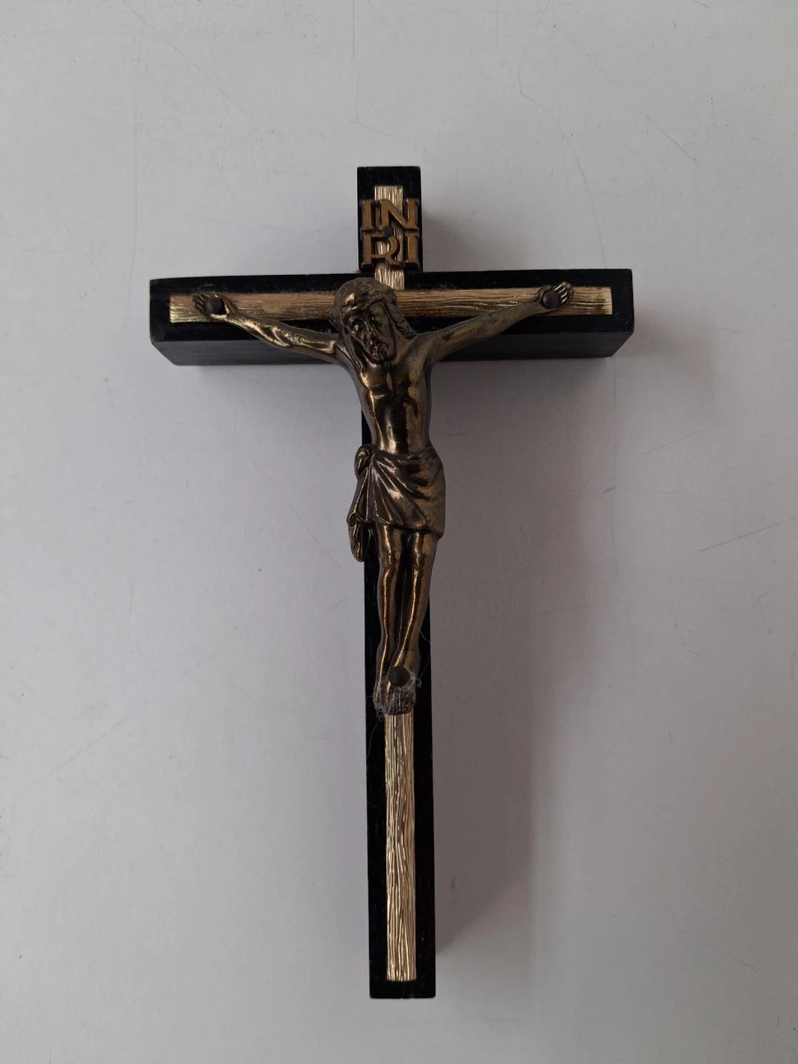 Veronese design crucifix