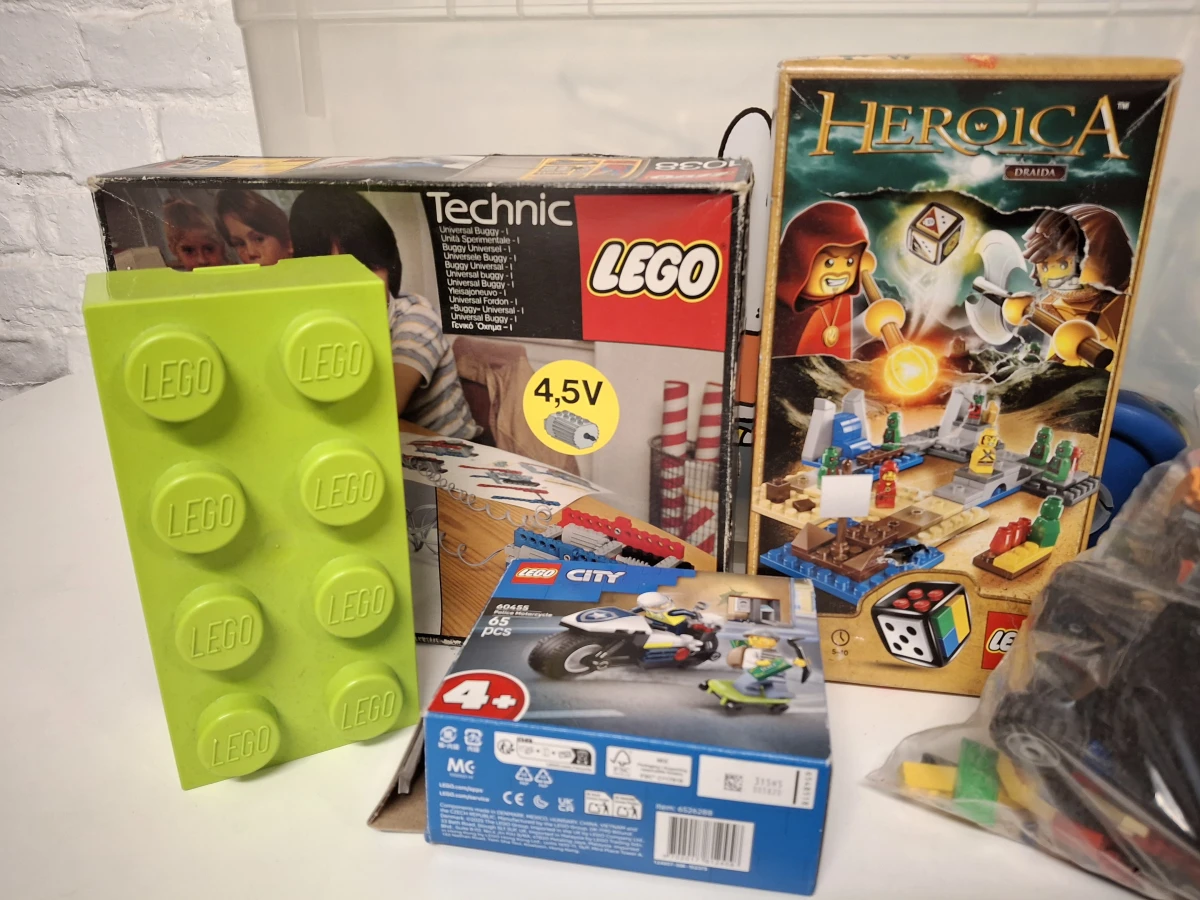 Diverse LEGO sets en losse blokjes