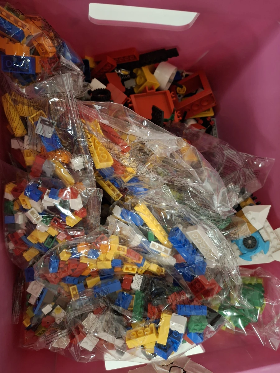 Diverse LEGO sets en losse blokjes
