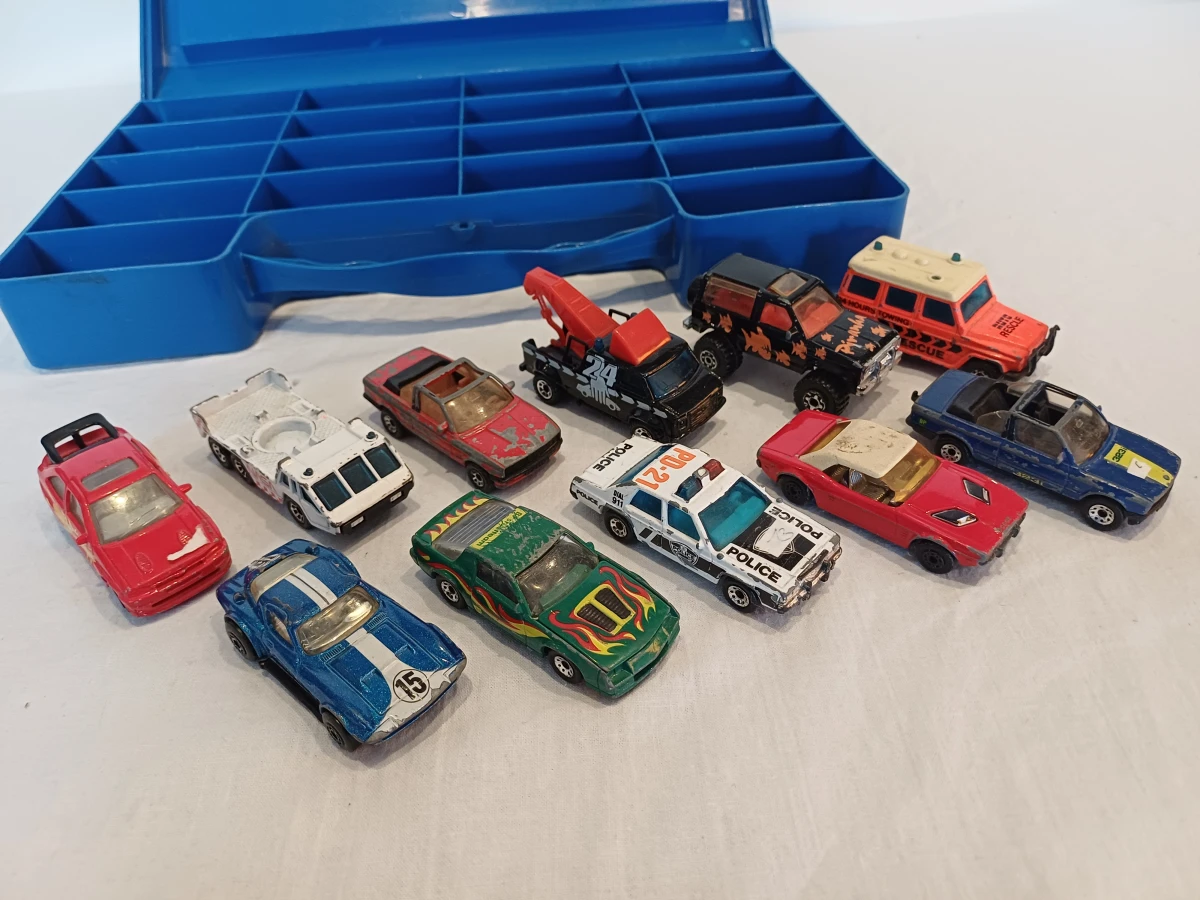 Set van 12 metalen speelgoedauto's Matchbox met bijhorende opbergdoos