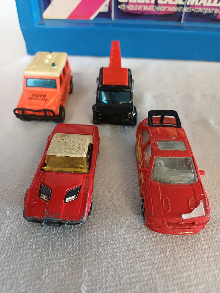 Set van 12 metalen speelgoedauto's Matchbox met bijhorende opbergdoos