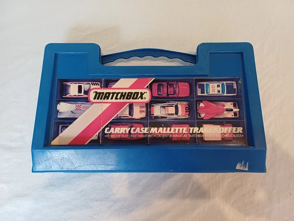 Set van 12 metalen speelgoedauto's Matchbox met bijhorende opbergdoos