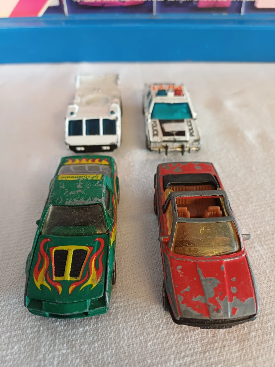 Set van 12 metalen speelgoedauto's Matchbox met bijhorende opbergdoos