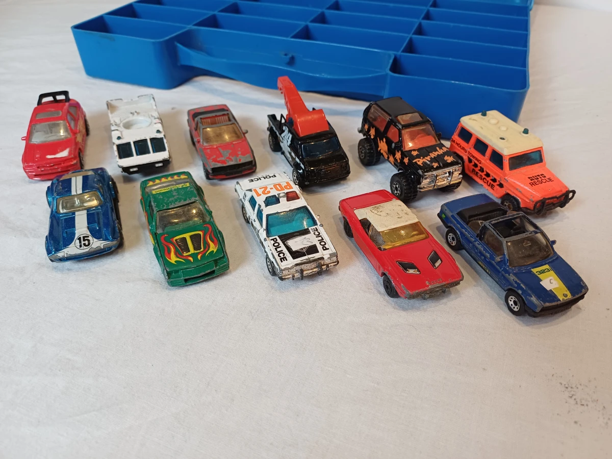 Set van 12 metalen speelgoedauto's Matchbox met bijhorende opbergdoos