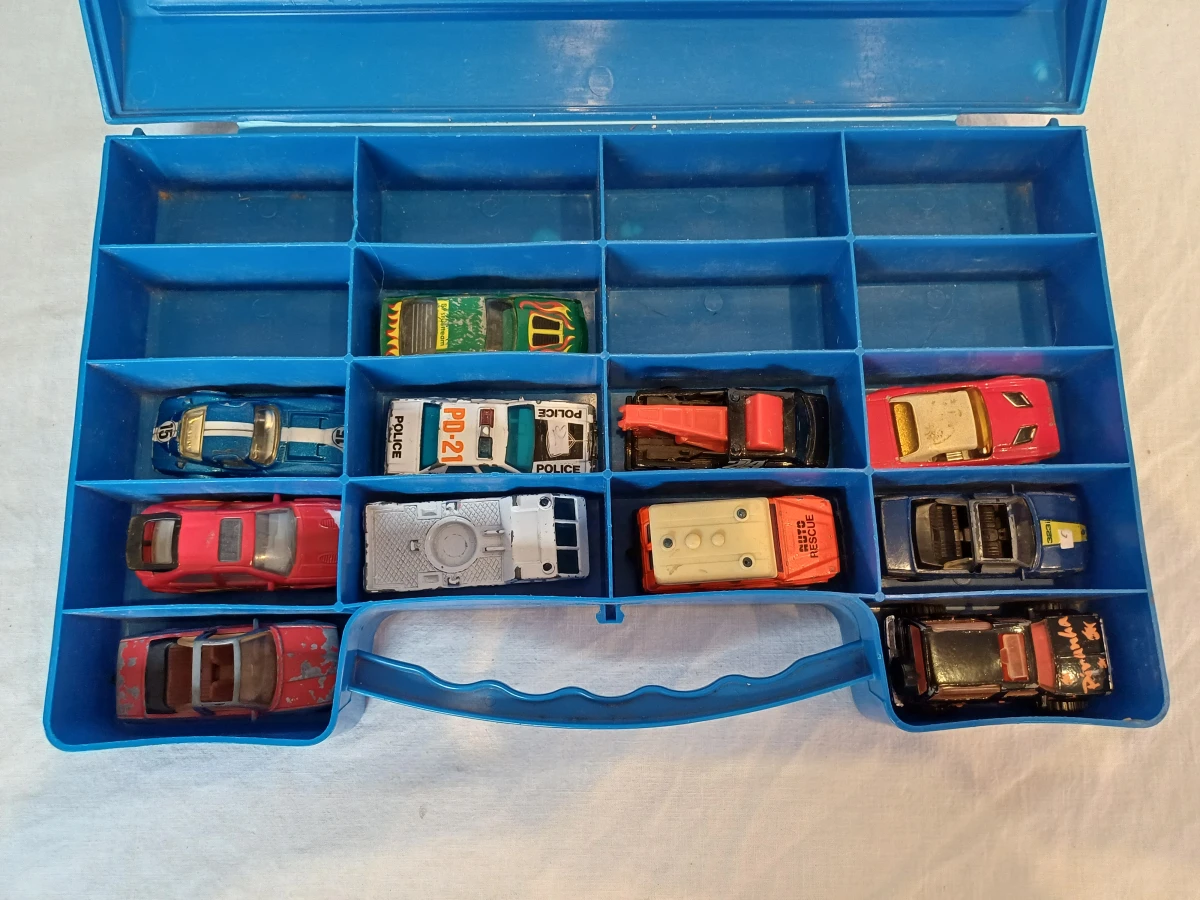 Set van 12 metalen speelgoedauto's Matchbox met bijhorende opbergdoos