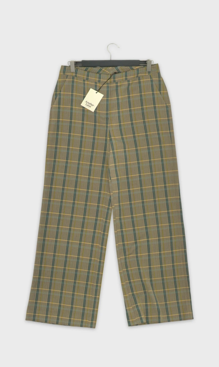 Another Label Broeken M