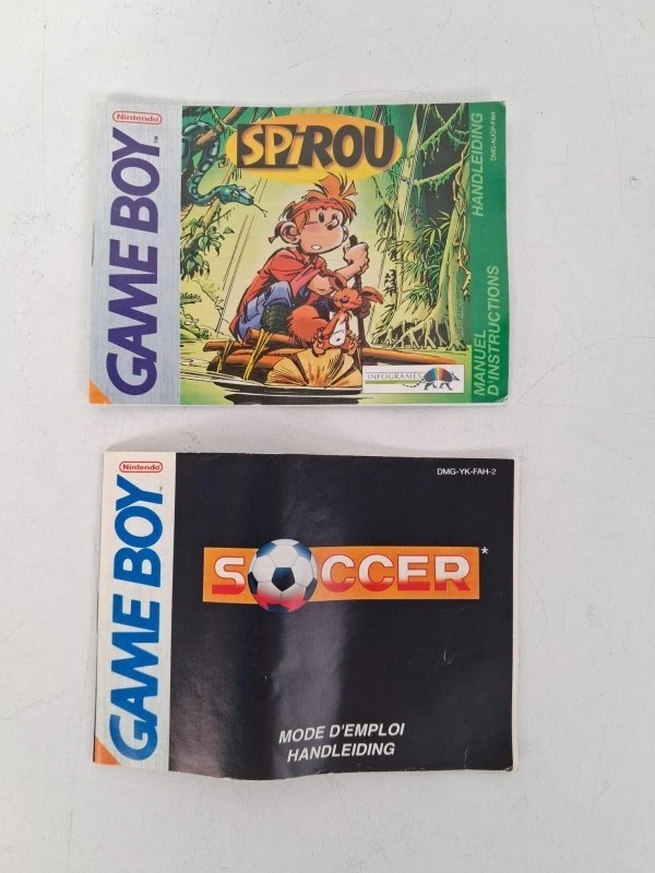 Groene Game Boy met twee spelletjes