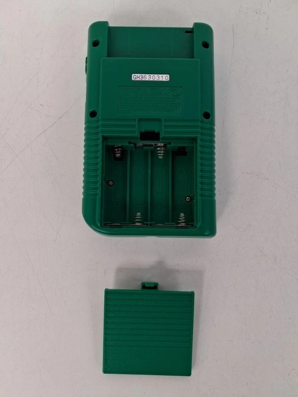 Groene Game Boy met twee spelletjes