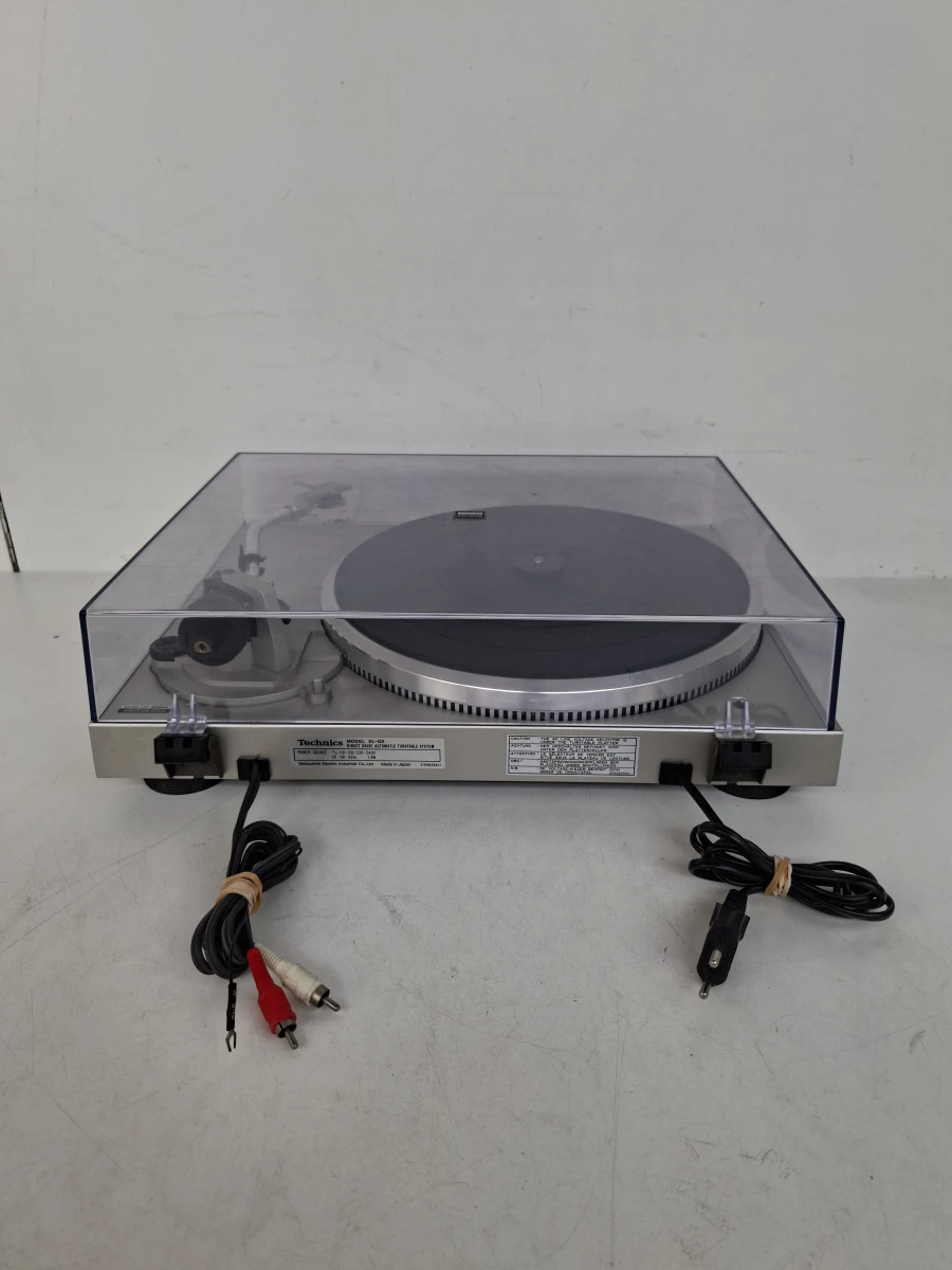 Technics SL-Q2 Platenspeler – Quartz Direct Drive – Inclusief Stofkap (Scharniertabs defect)