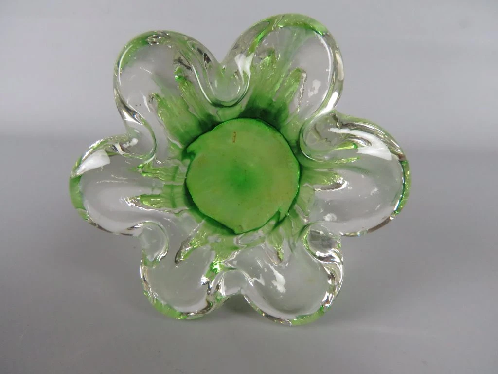 Glazen solifleur vaas in groen en helder glas