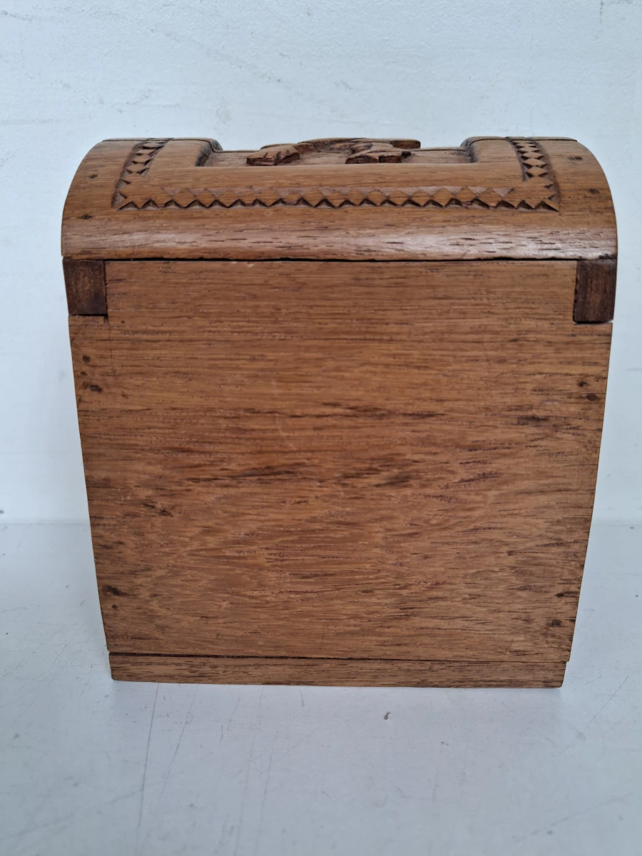 Prachtige Handgesneden Vintage Puzzelkist / Juwelenkist met Gitaarspeler en Uniek Rolluik-Systeem