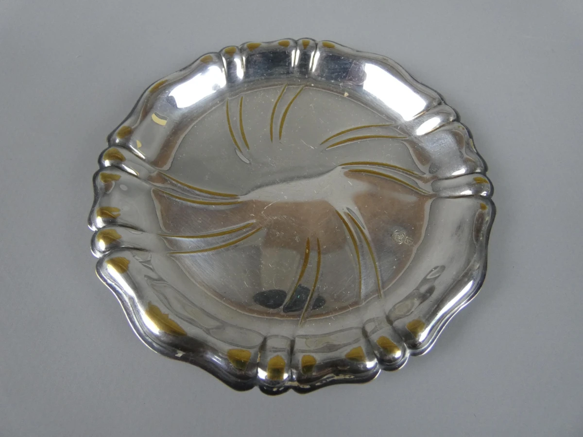 Decoratief metalen schaaltje met gouden accenten