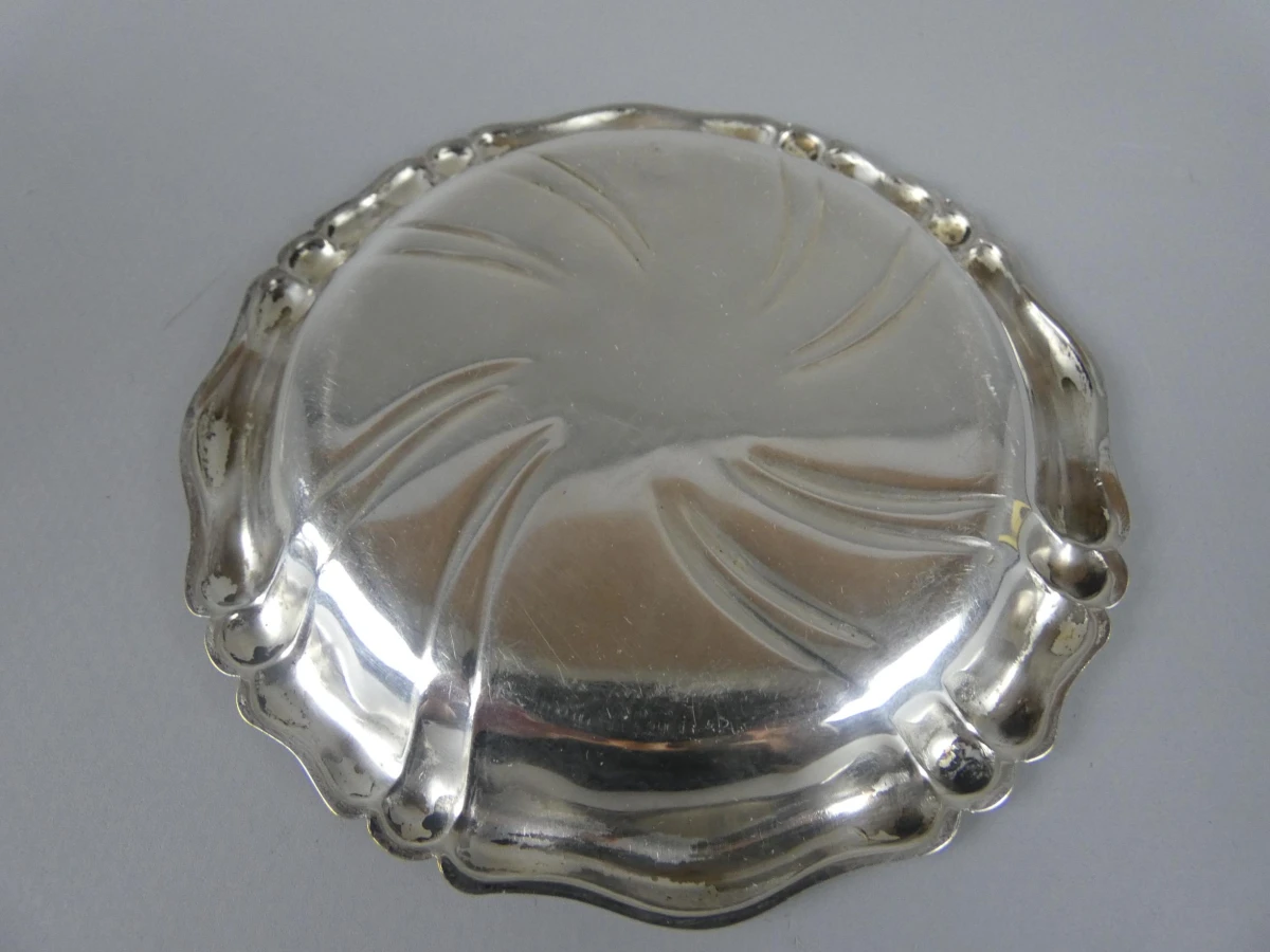 Decoratief metalen schaaltje met gouden accenten