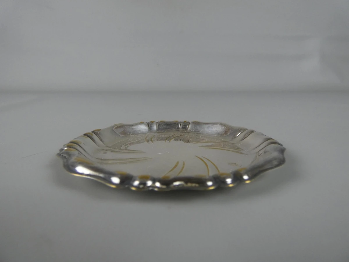 Decoratief metalen schaaltje met gouden accenten