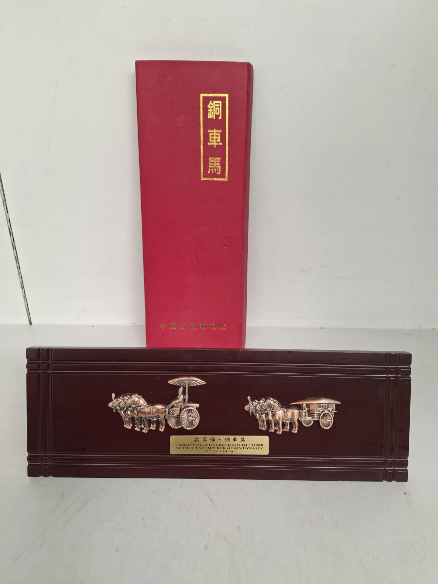 uxe Vintage Chinese Reliëf Plaque – Bronzen Strijdwagens Qin-Dynastie (Xi'an) met Originele Doos