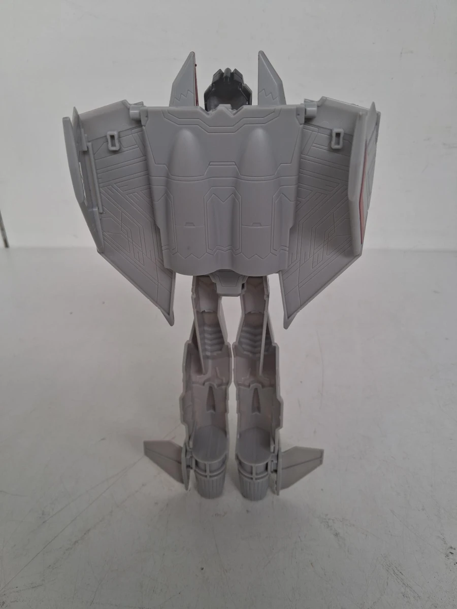 Hasbro Transformers Authentics Titan Changer Starscream