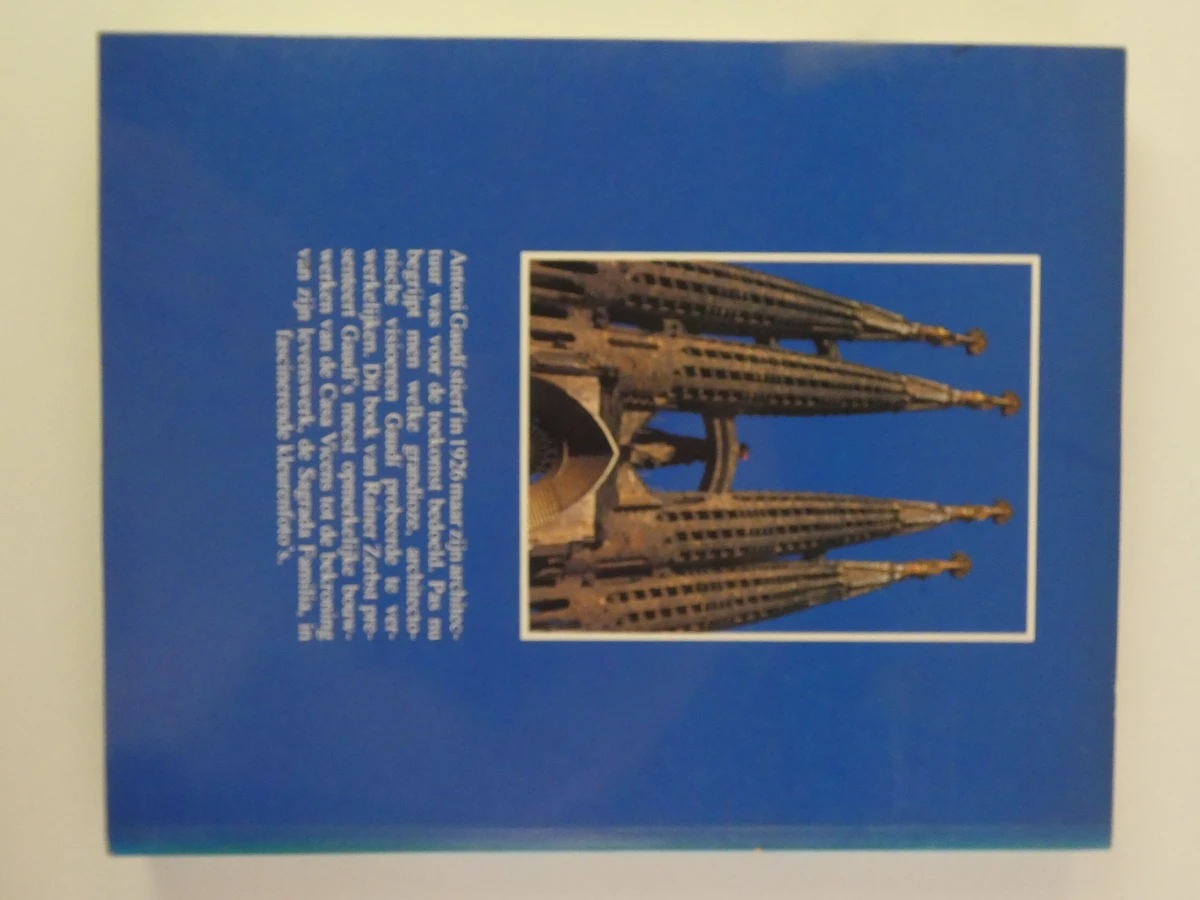 Album over de architectuur van Antoni Gaudí