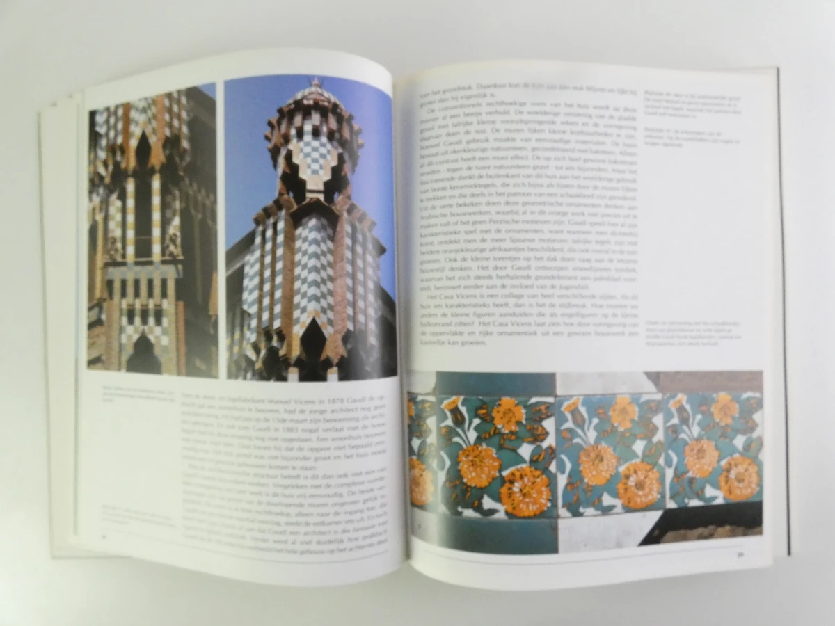 Album over de architectuur van Antoni Gaudí